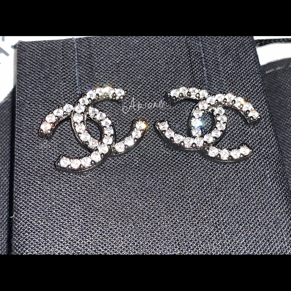 ❌❌SOLD❌❌Chanel CC earrings ruthenium with crystals